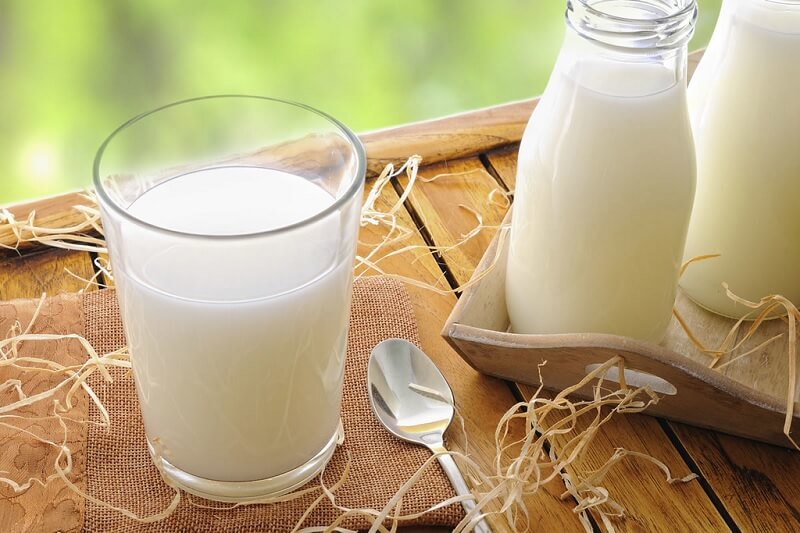 Sữa tươi không đường giúp làm trắng da, gìn giữ nét thanh xuân